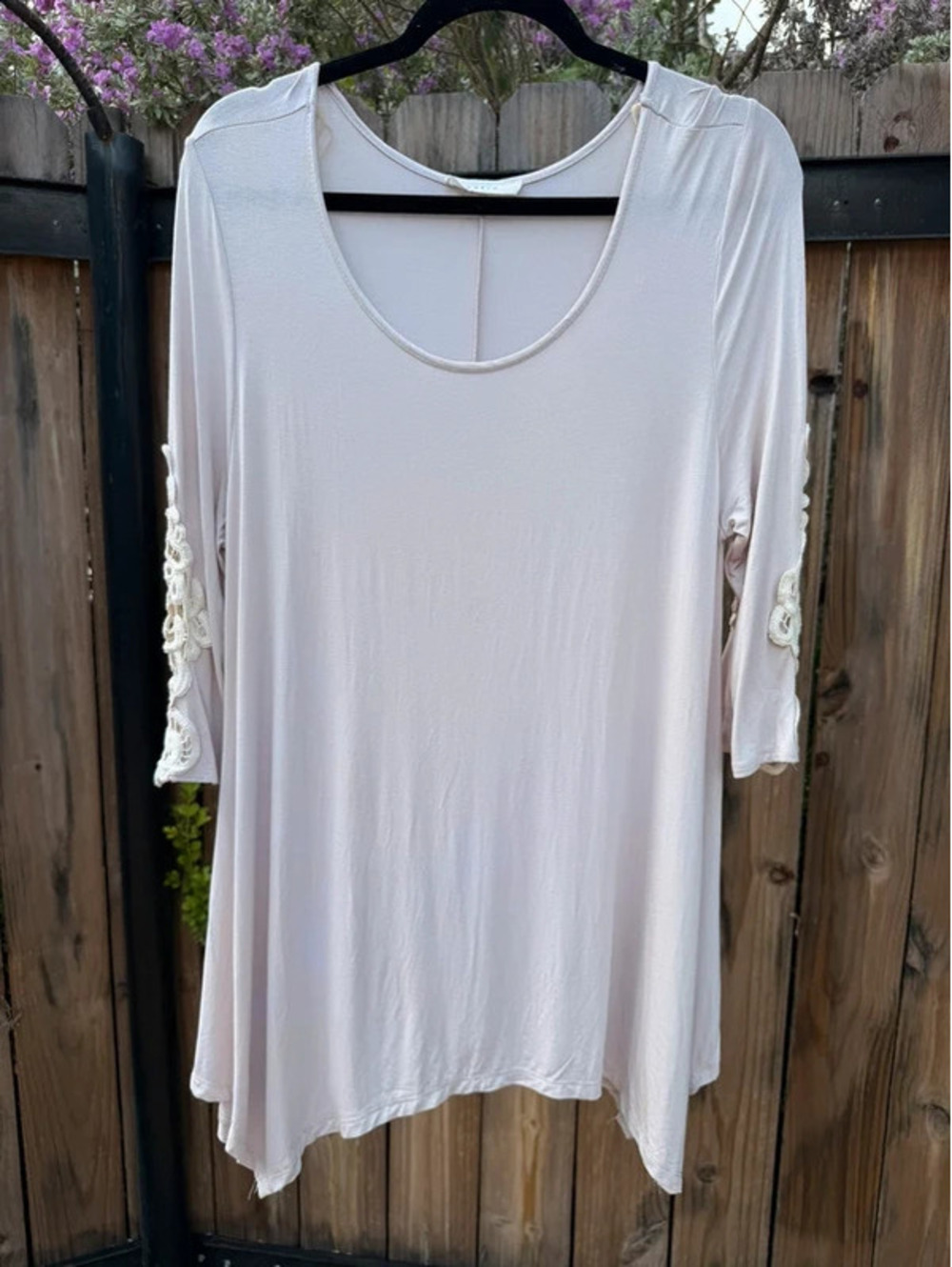 Entro Lg Tunic with lace sleeves